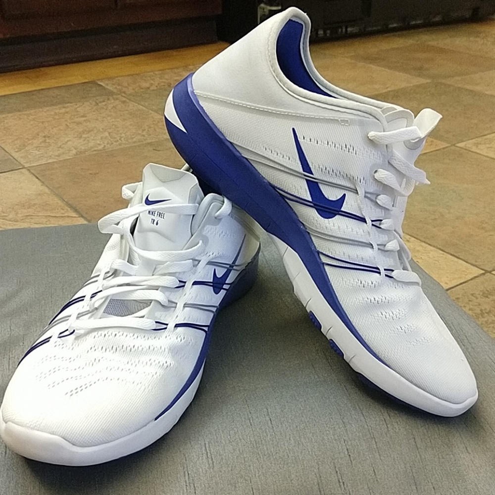 NEW $120 NIKE womens size 8.5 white sneakers shoes